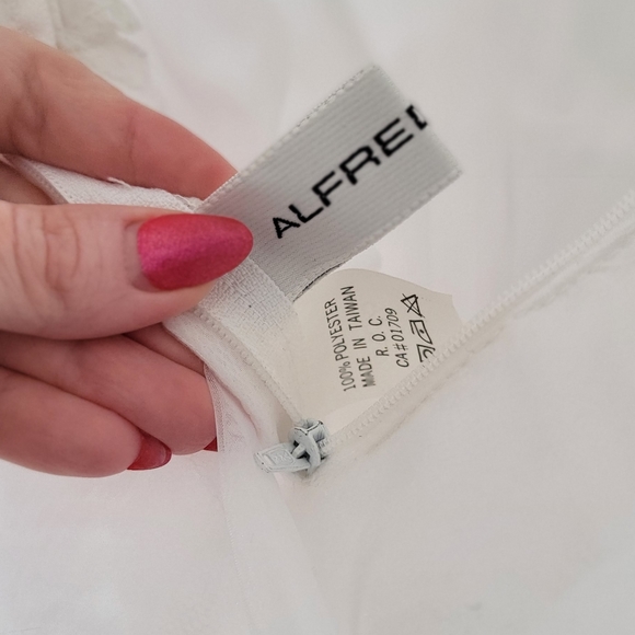 Wedding Dress - Picture 4 of 4